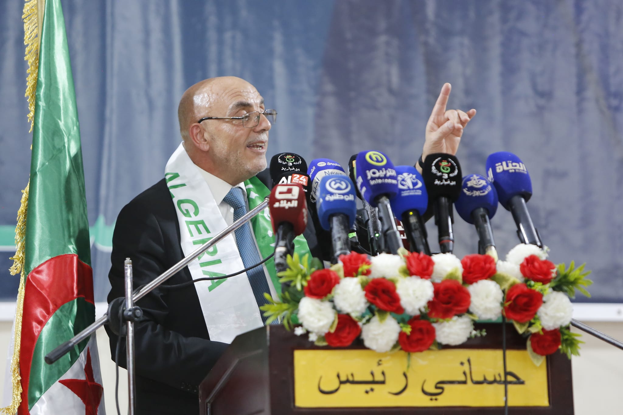 برنامجنا جامع لكل الجزائريين، يشارك في بناء الشّراكة السياسية، وجزائر صاعدة، رائدة قوية.